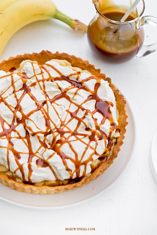 Banana tart with custard and salted caramel