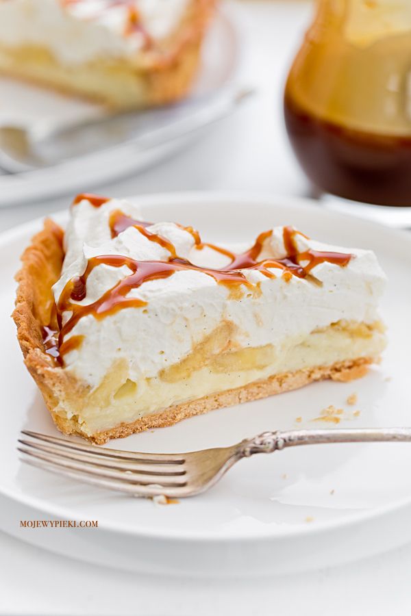 Banana tart with custard and salted caramel