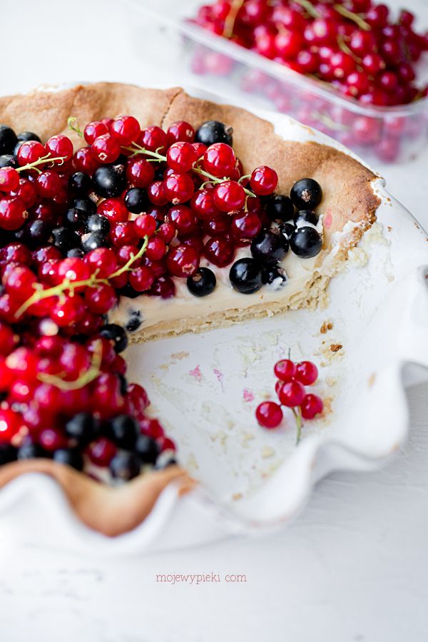 Currants and crème pâtissière tart