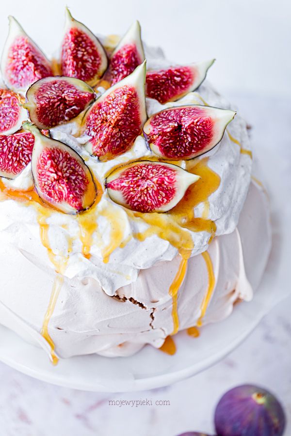 Toffee Pavlova with cinnamon and figs
