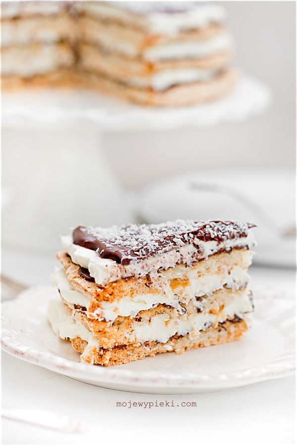 Bounty coconut meringue cake