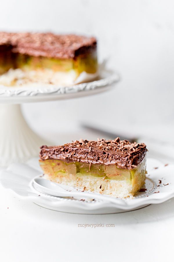 Pear torte with chocolate mousse
