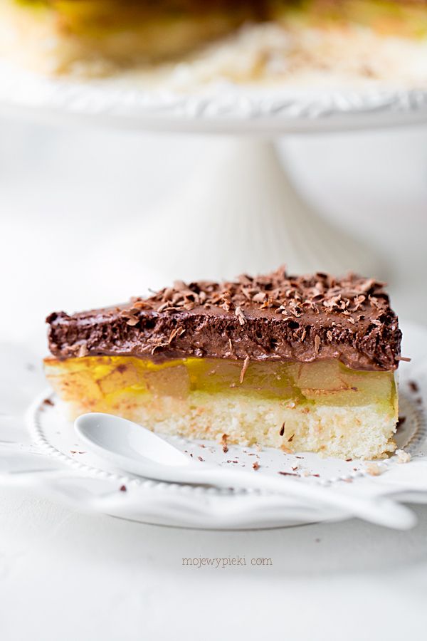 Pear torte with chocolate mousse