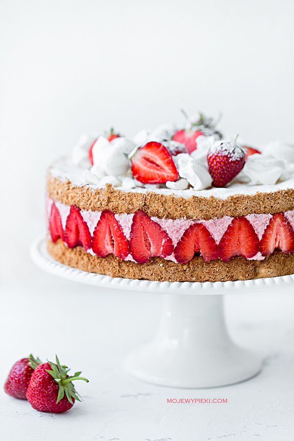 Light almond cake with strawberry mousse