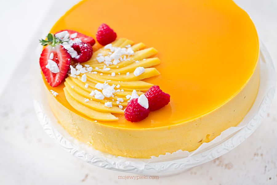 Mango mousse cake