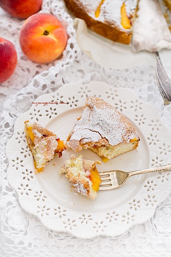 Torta Margherita with peaches