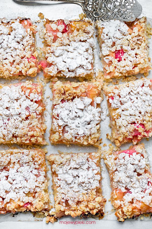 Tropical rhubarb crumble slice