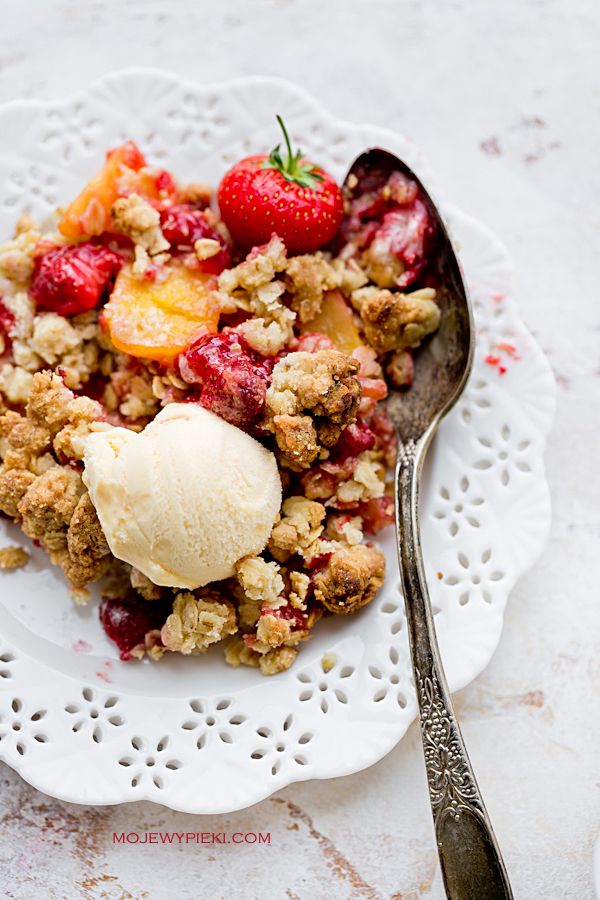 Strawberry & Mango Oat Crumble