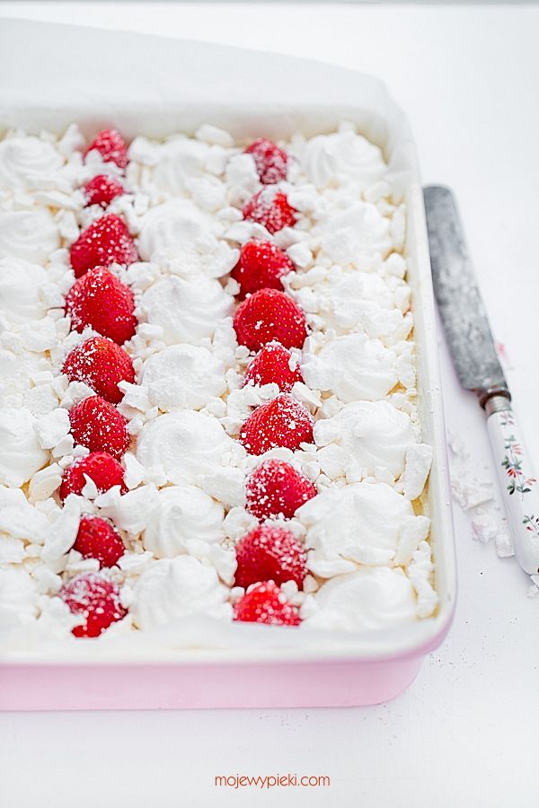 No-bake strawberry cloud cake