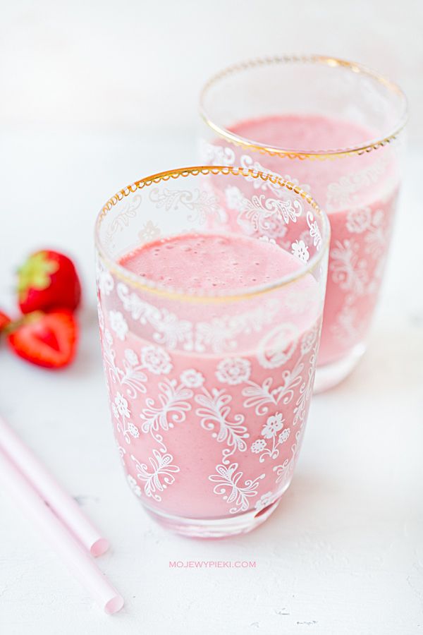 Strawberry lassi
