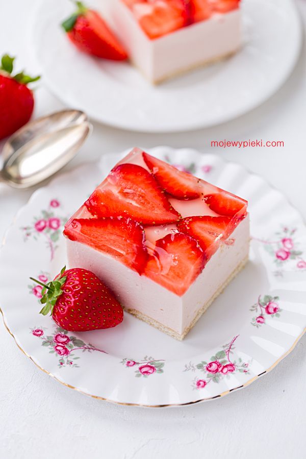 Strawberry Fluff no-bake cheesecake