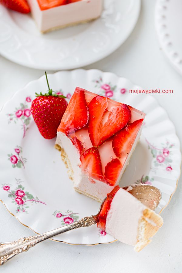 Strawberry Fluff no-bake cheesecake
