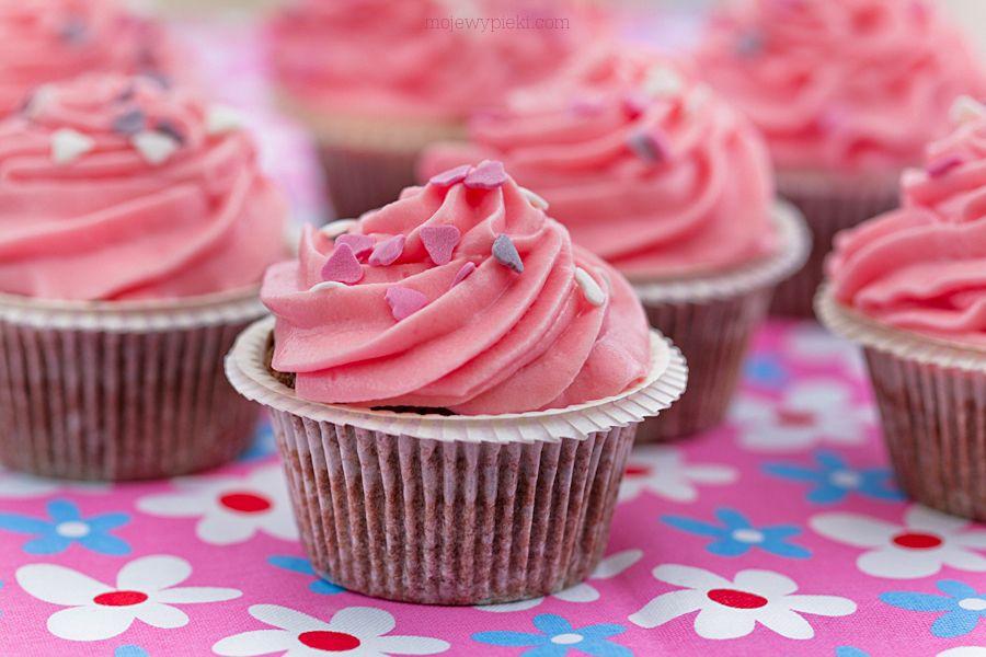 Birthday chocolate cupcakes with pink cream