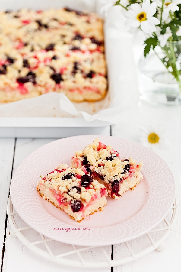 Vanilla butter cake with rhubarb, cherries and crumble topping