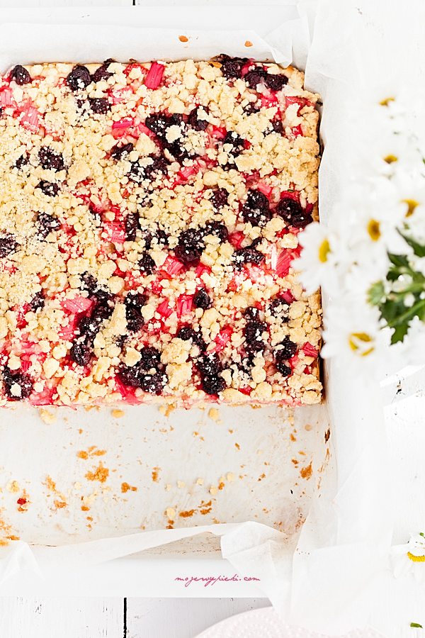 Vanilla butter cake with rhubarb, cherries and crumble topping