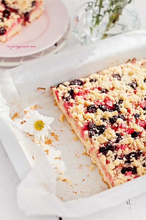 Vanilla butter cake with rhubarb, cherries and crumble topping