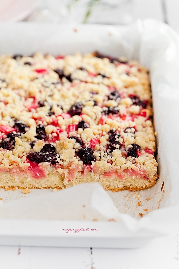 Vanilla butter cake with rhubarb, cherries and crumble topping