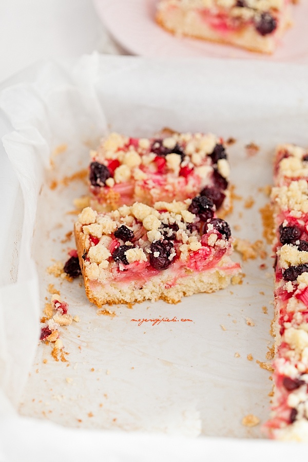 Vanilla butter cake with rhubarb, cherries and crumble topping