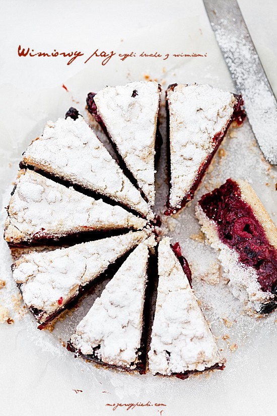 Cherry pie crumble cake