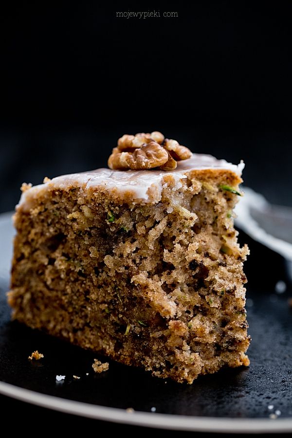 Italian courgette cake with lemon glaze