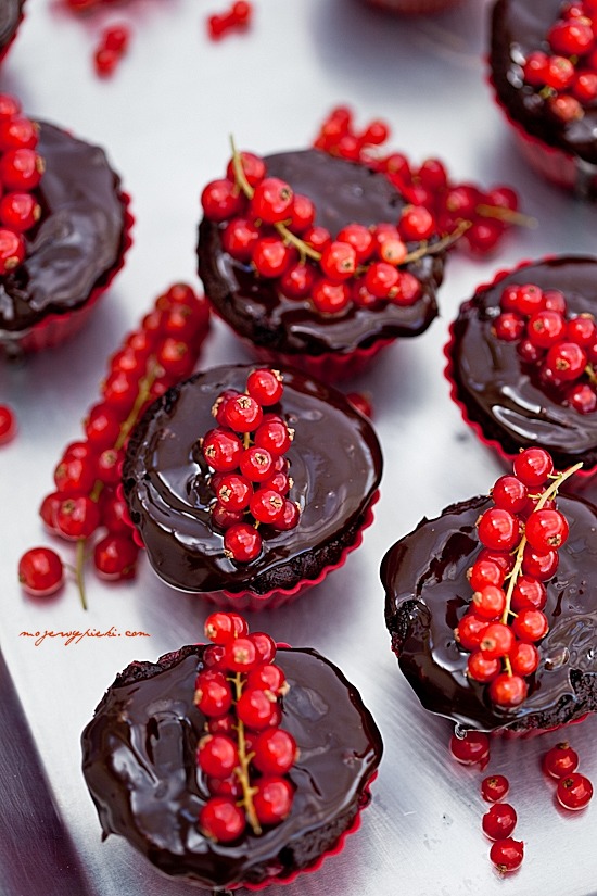 Chocolate redcurrant cupcakes