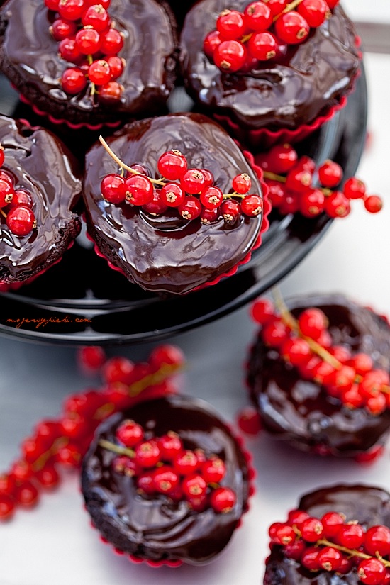 Chocolate redcurrant cupcakes