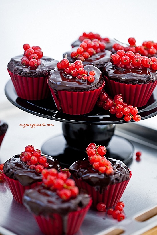 Chocolate redcurrant cupcakes