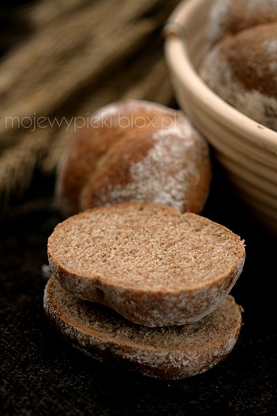 Wholemeal bread rolls with rye flour