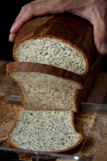 Poppy seed white bread