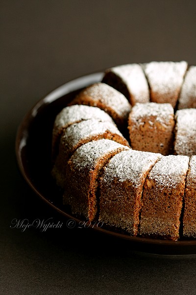 Banana poppy seed cake