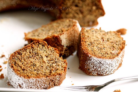 Banana poppy seed cake