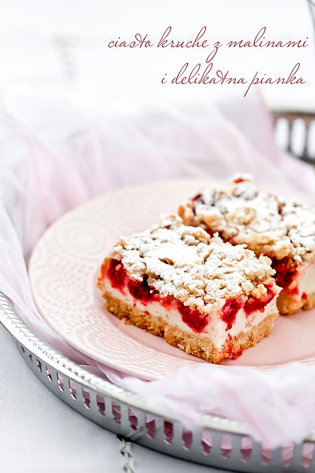 Shortcrust raspberry cake with meringue foam