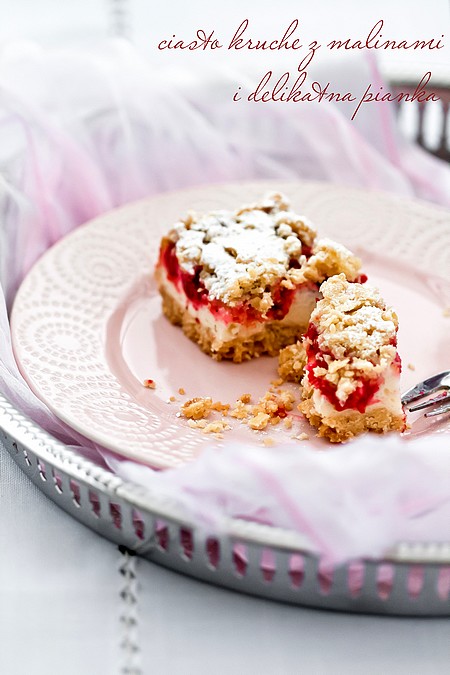 Shortcrust raspberry cake with meringue foam