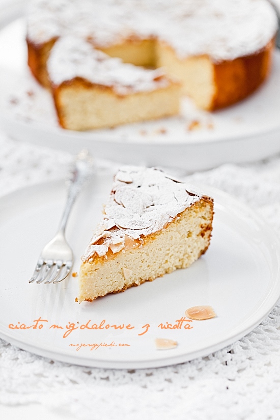 Almond ricotta cake