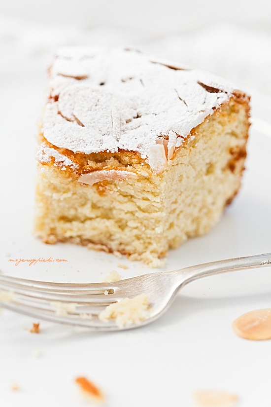 Almond ricotta cake