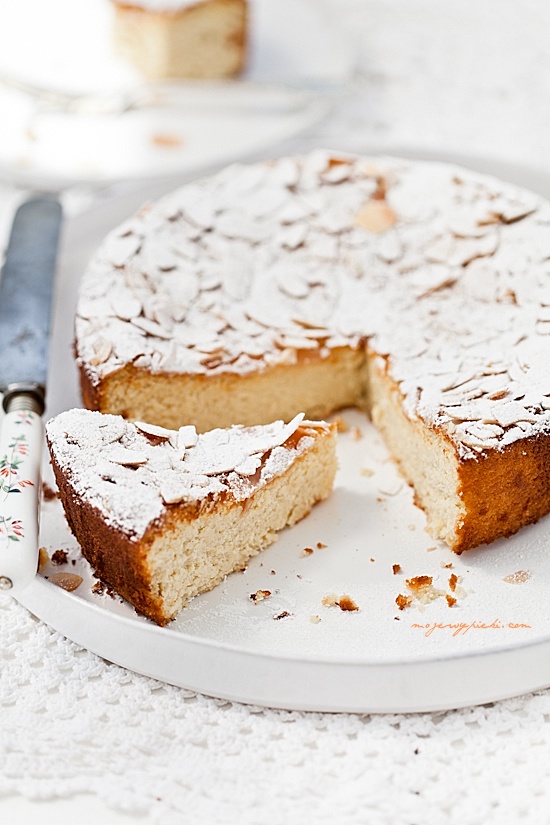 Almond ricotta cake