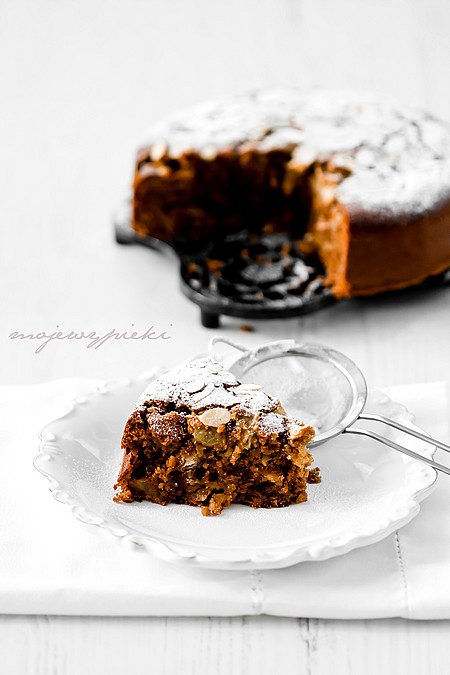 Tahini cake with pear and almonds