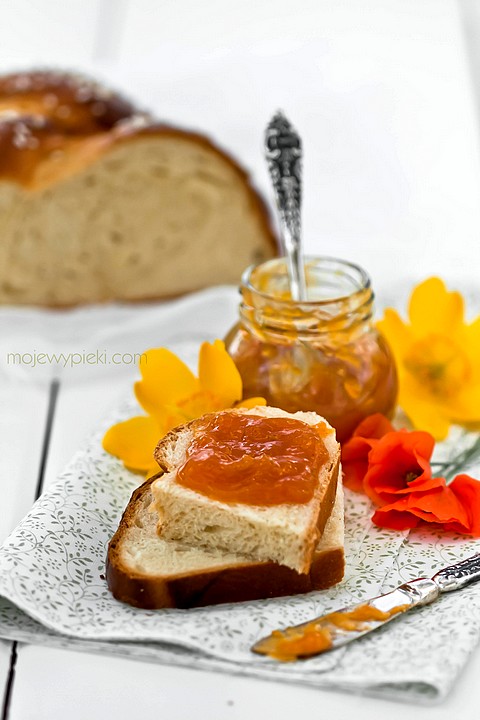 Apricot preserve with Amaretto
