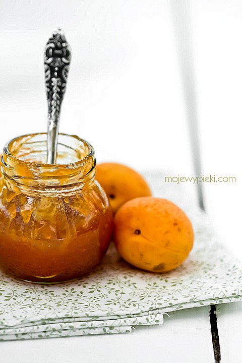Apricot preserve with Amaretto