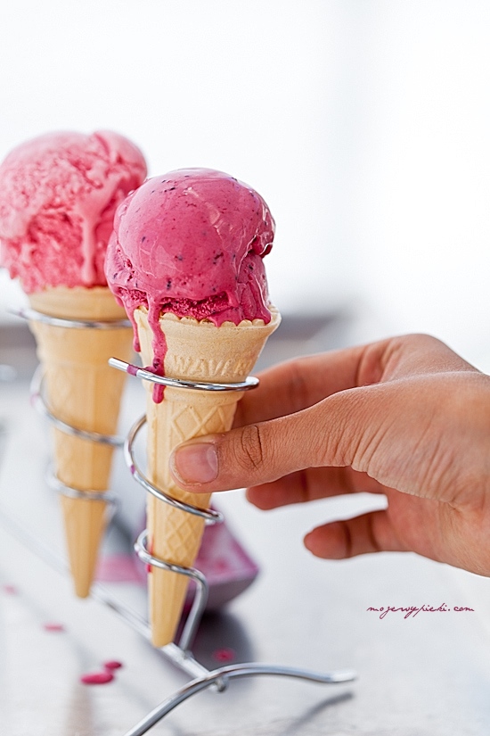 Redcurrant and blackcurrant ice cream