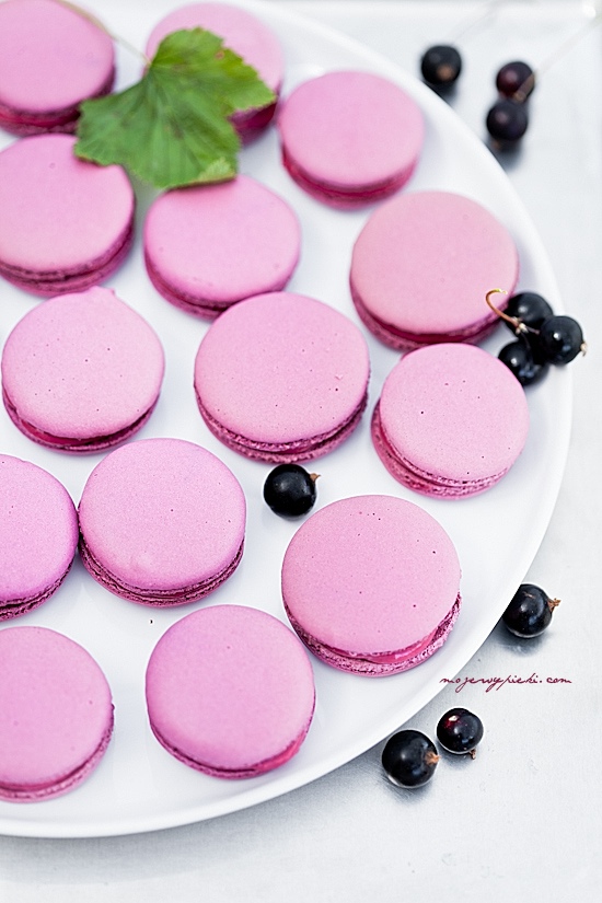 Cassis macarons