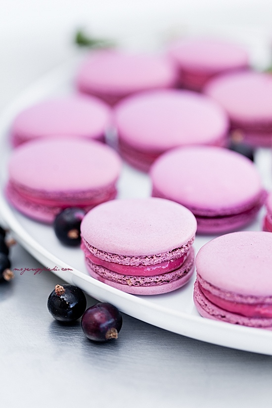 Cassis macarons