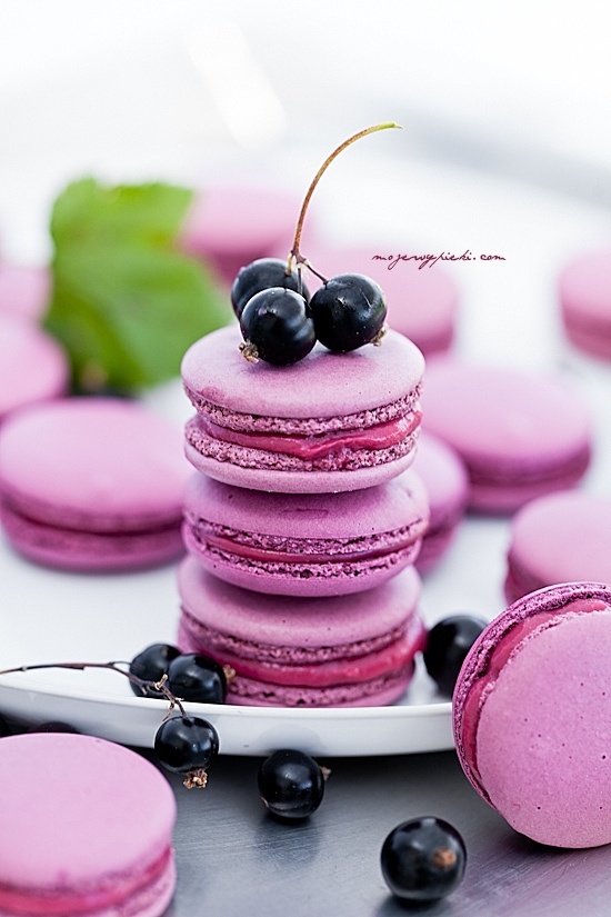 Cassis macarons