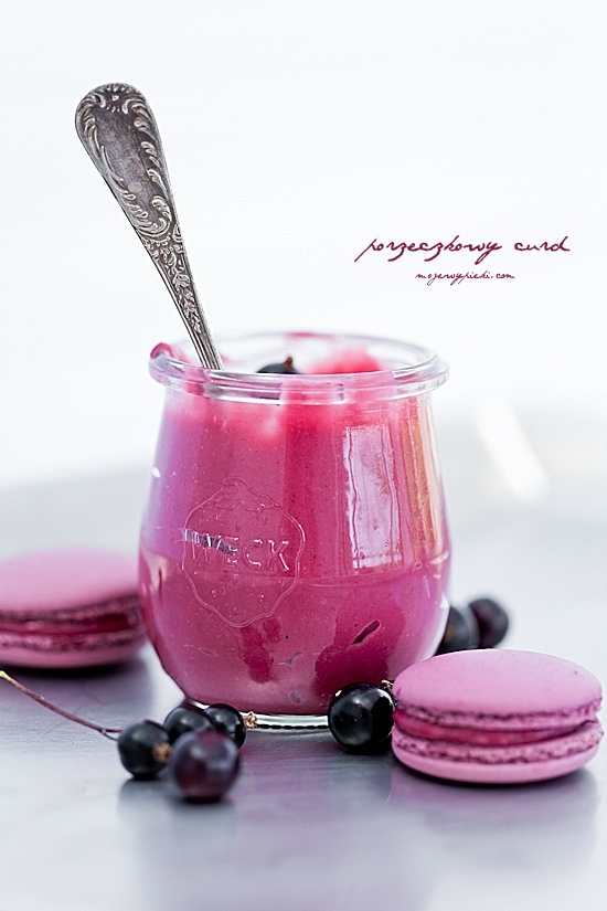 Cassis macarons