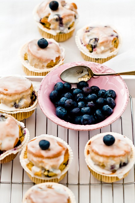 Blueberry muffins with lemon glaze