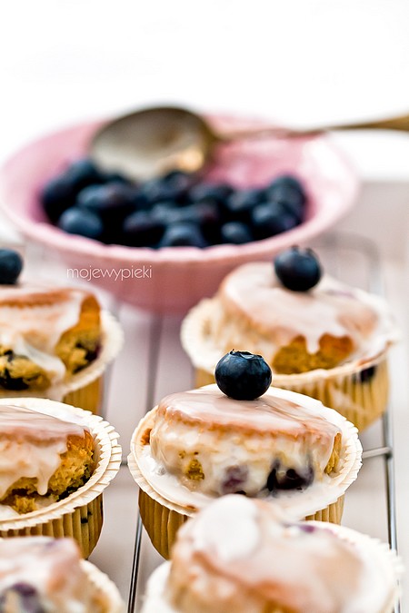 Blueberry muffins with lemon glaze