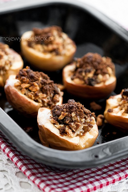 Baked apples with walnuts and prunes