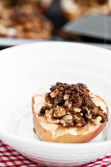 Baked apples with walnuts and prunes