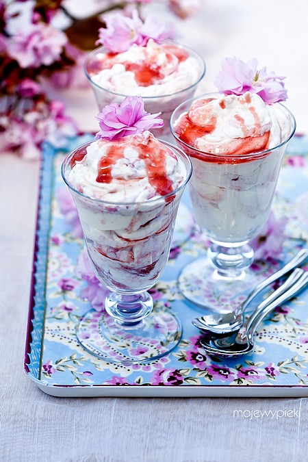 Rhubarb fool