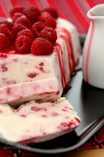Raspberry and limoncello semifreddo
